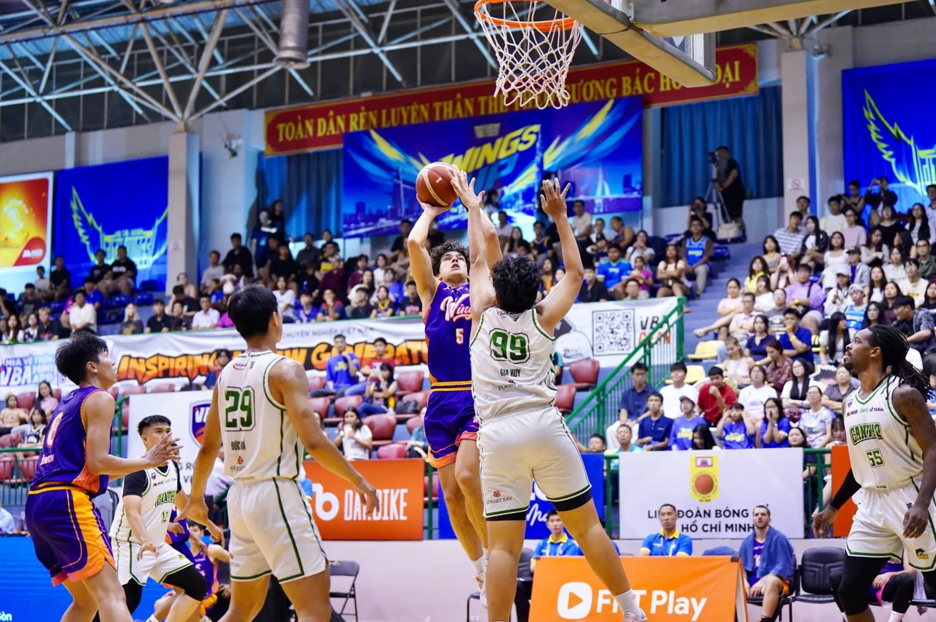 GAME 59: HO CHI MINH CITY WINGS LỘI NGƯỢC DÒNG
